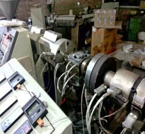 海角社区入口PMMA管生产线